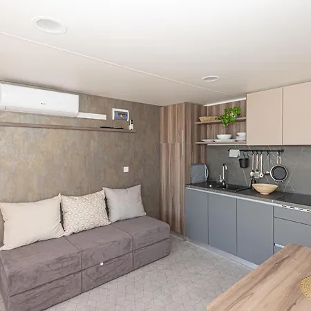 Lovely In Hébergement de vacances Brodarica (Sibenik-Knin)