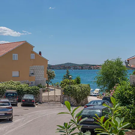 In Brodarica With Kitchen Holiday home *