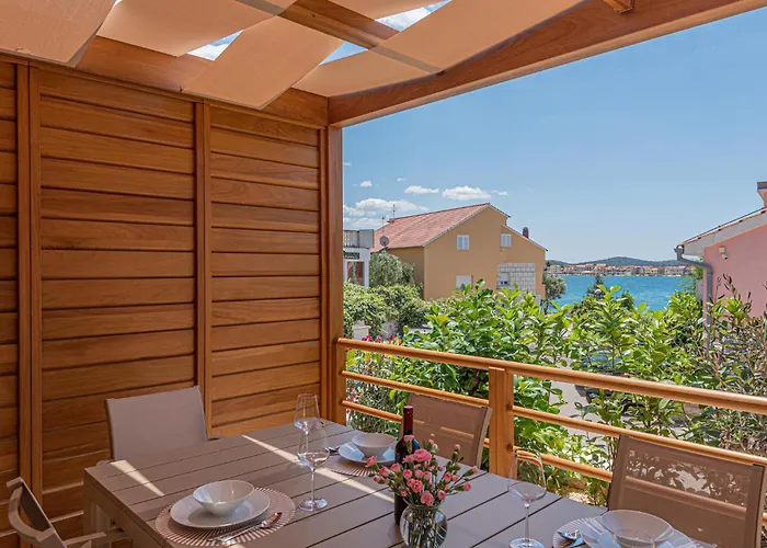 Lovely In * Brodarica (Sibenik-Knin)