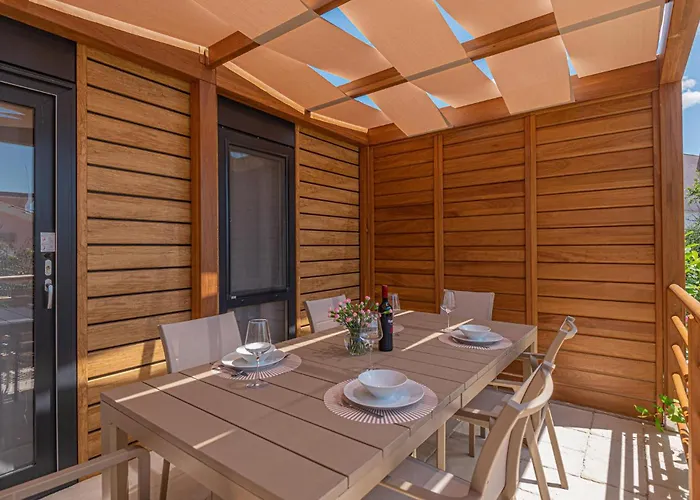 Lovely In ברודאריצה